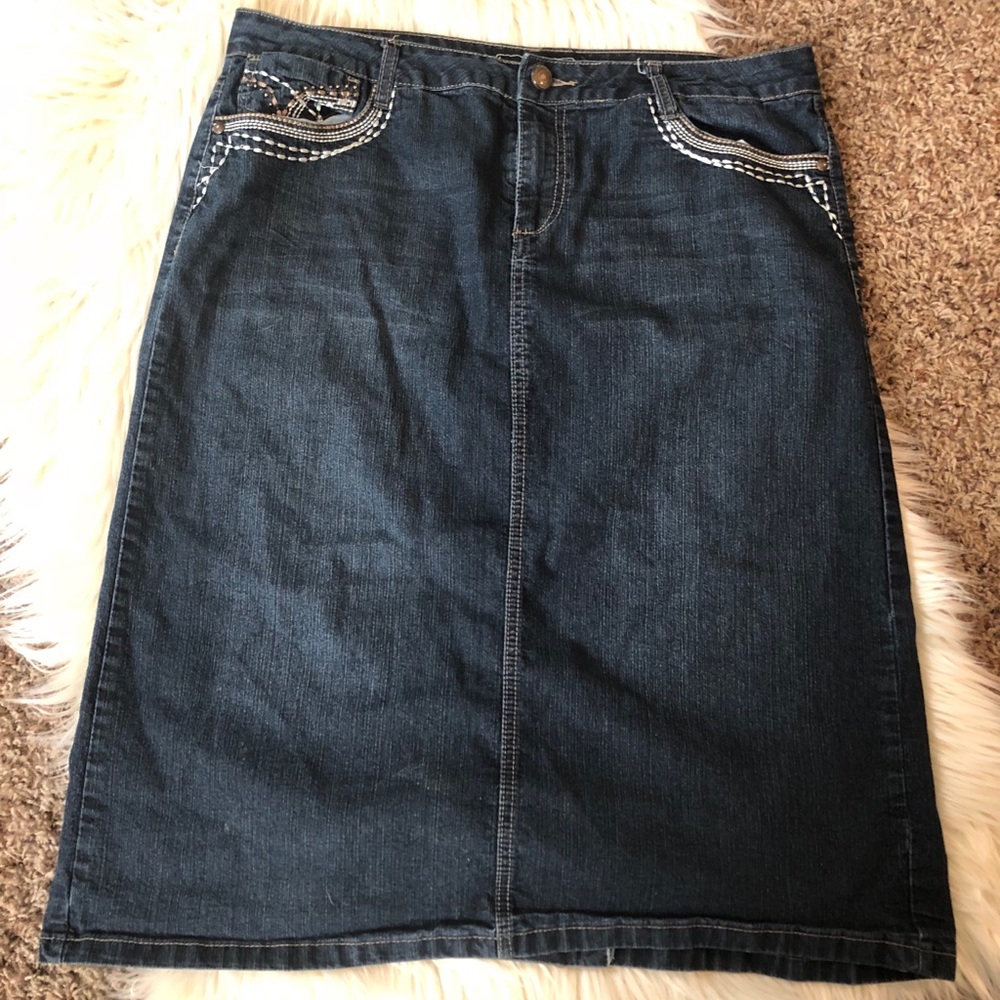 📍SOLD📍Cato Jean Skirt